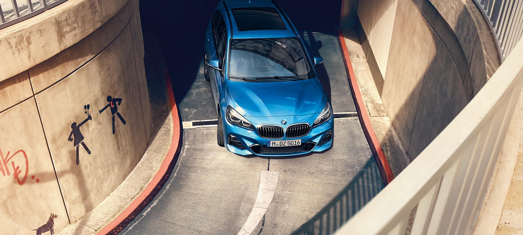 BMW 2 Series Gran Tourer F46 Estoril Blue metallic bird’s-eye view driving in multi-storey car park