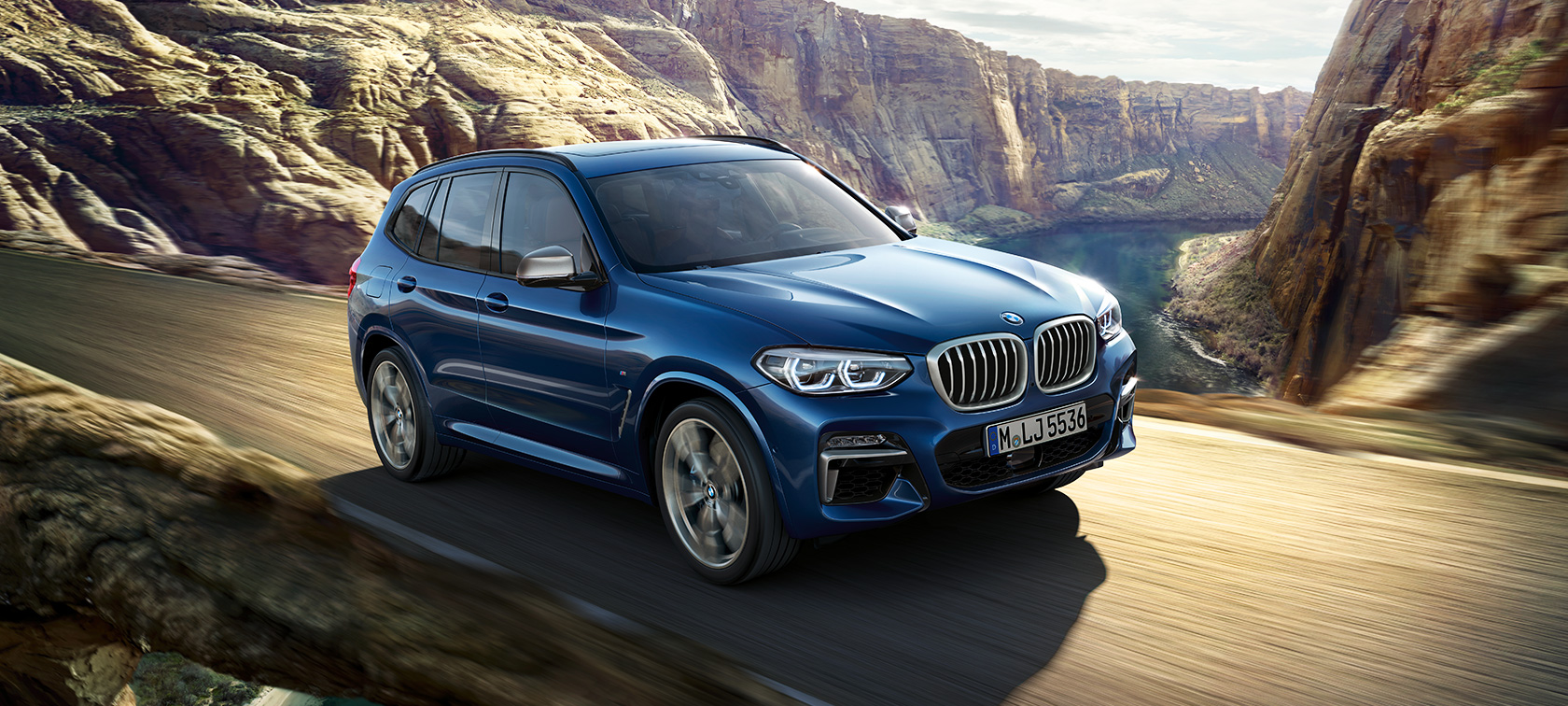 BMW X3 M40i, driving shot in front of canyon